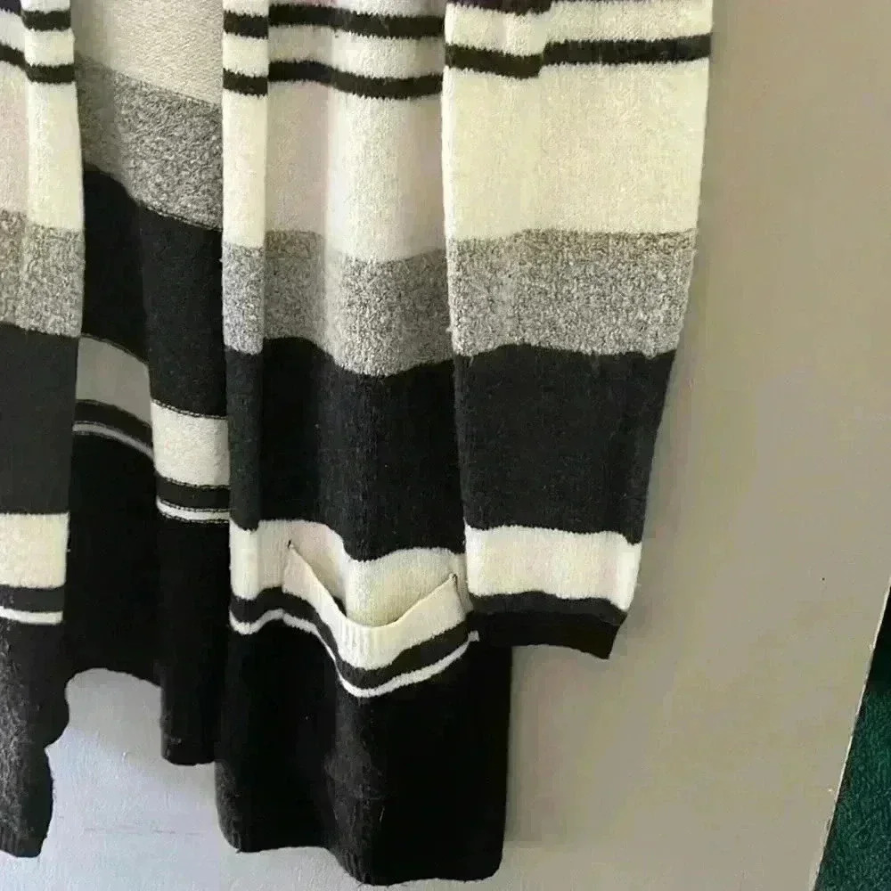 Indigo Cardigan sweater with front pockets worn once - Picture 2 of 2